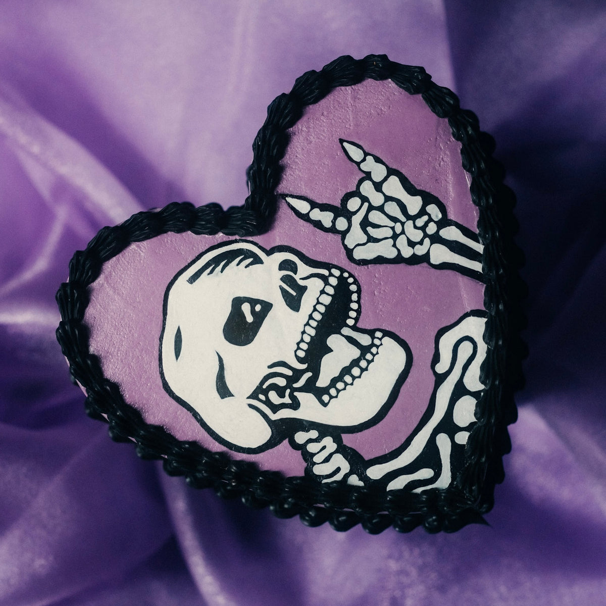 Rad skull with flames Frosted Fake